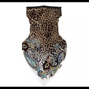 Face covering/ scarf.